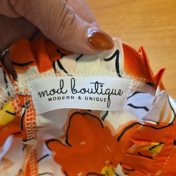 Orange Boxy Blouse with Cap Sleeves and Peter Pan Collar - Picture 6 of 7